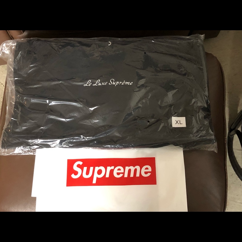 Le Luxe Supreme Hoodie size XL